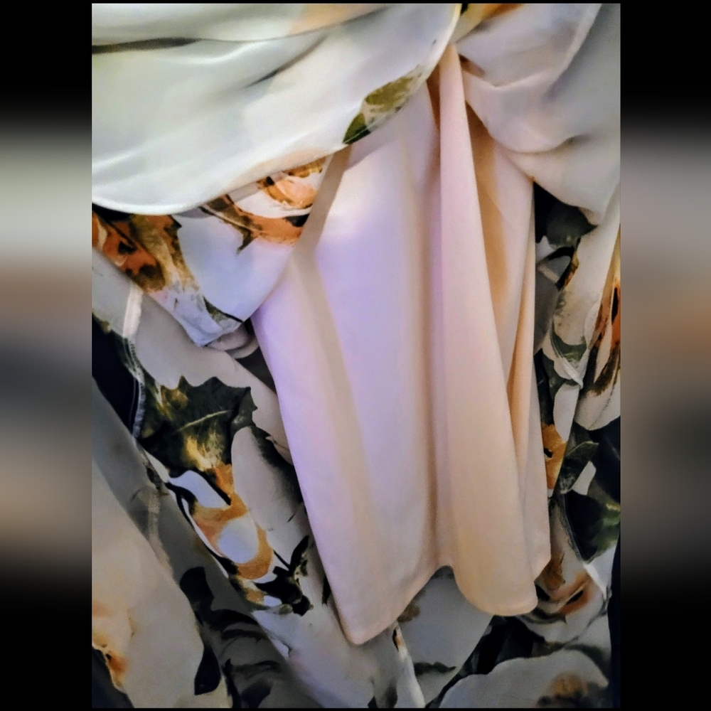 Sangria Dress Gorgeous & Flowing Spring/Summer Dress Size 8 - Picture 4 of 6